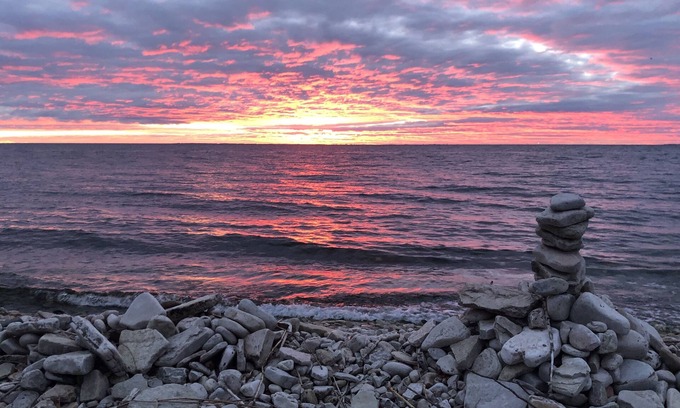 Sturgeon Bay House | Beautiful Sunsets on the Bay! Waterfront, large yard, updated home.