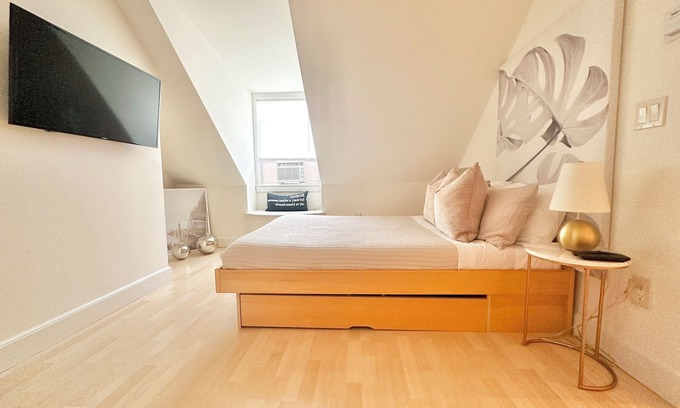 Marlborough House | Beautiful Tasteful Tranquil Home close to BOSTON