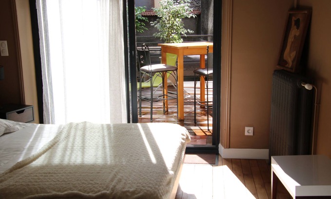 Reims City Centre Apartment | Beautiful terrace in the city center with possibility parking and breakfast