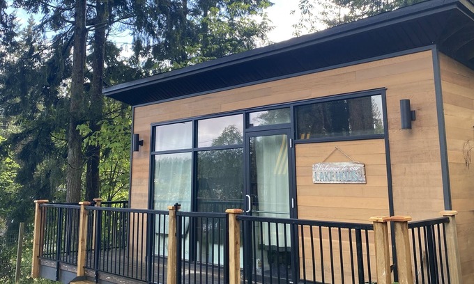 Shawnigan Lake Apartment | Beautiful tiny home nestled in shawnigan lake