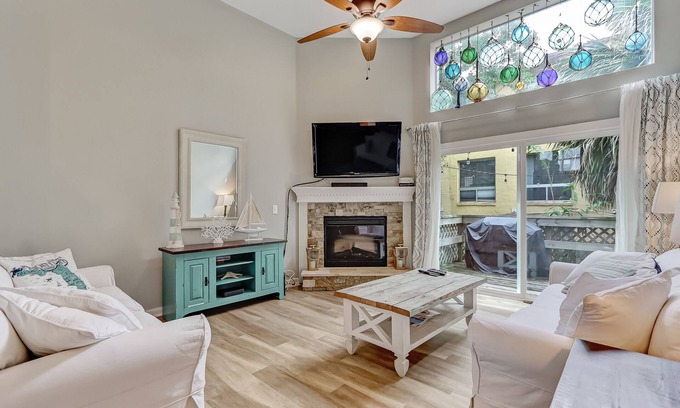 Jacksonville Beach House | Beautiful Townhome 2 Blocks from the beach with beach cruisers!