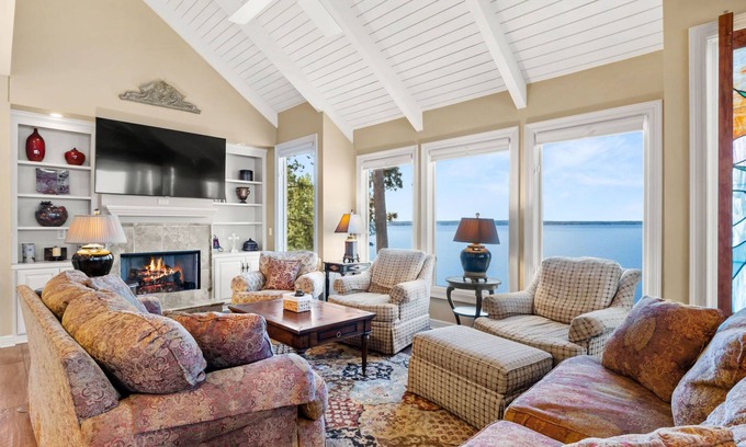 Negreet Villa | Beautiful Toledo Bend Villa