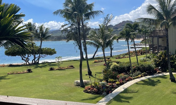 Wailua Condo | Beautiful Top Floor - GREAT Ocean View - sleeps 3 - Renovated