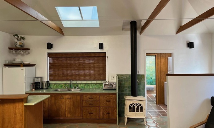 Fernwood House | Beautiful Topanga Canyon Guesthouse