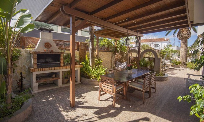 Salou House | Beautiful townhouse with garden. Families only, NO youth groups