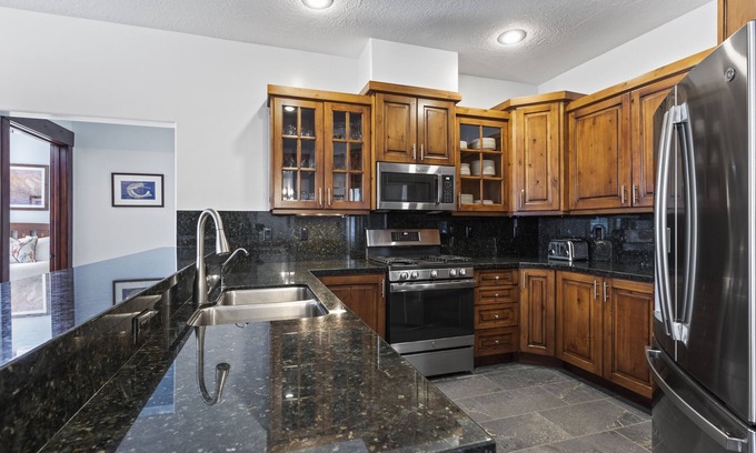 Downtown Park City Condo | Beautiful Town Pointe Condo Private Hot Tub Walk to Town Lift