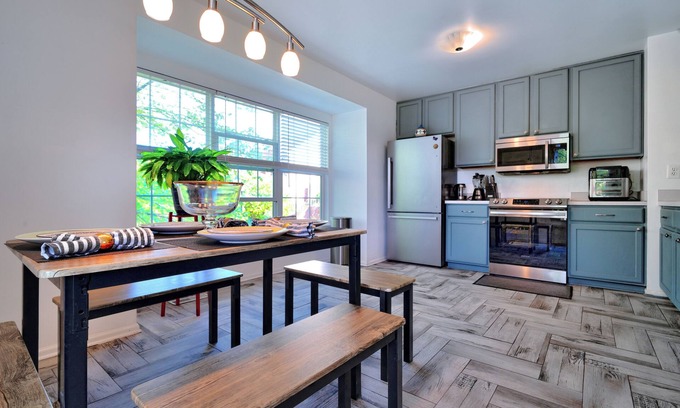 Franconia House | Beautiful Townhome in center VA with free parking.