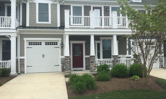 The Commons House | Beautiful Townhome in The Highly Acclaimed Community of Bayside