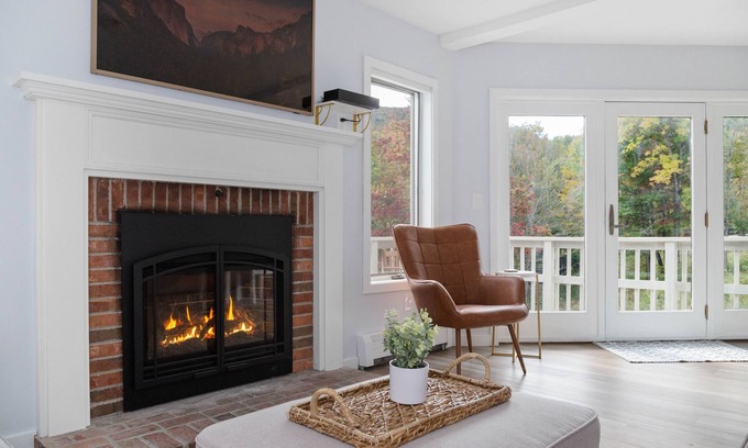 East Haven  Rutland County House | Beautiful Townhome minutes 2 Lakes & Golf Courses