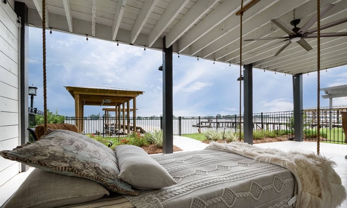 Jarreau House | Beautiful Townhome on False River