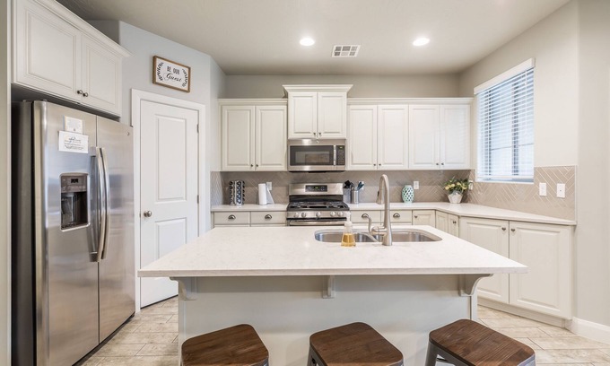 Sienna Hills House | Beautiful Townhome W/Shared Pool/Hot Tub Near Zion National Park