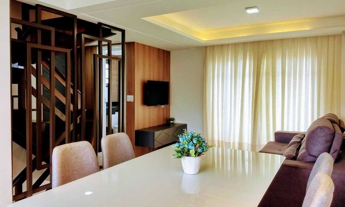 Canto Grande House | BEAUTIFUL TOWNHOUSE 250 METERS FROM MARISCAL