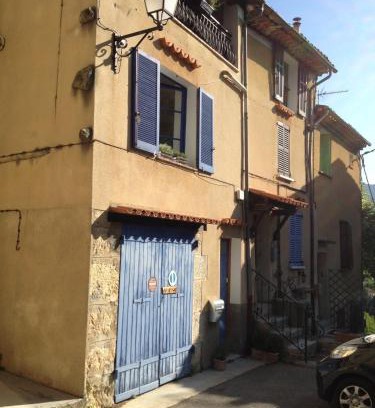 Bargemon Apartment | Beautiful townhouse in Bargemon