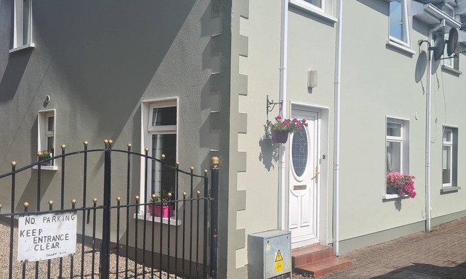 Kinlough House | Beautiful Townhouse in the heart of Tranquil Kinlough Village - Home From Home.