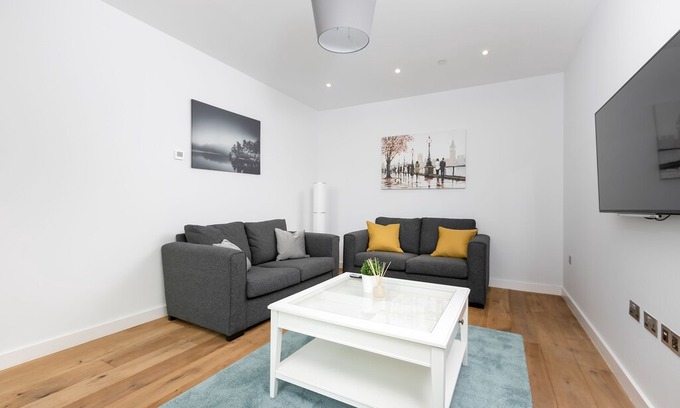 Peninsula House | Beautiful Townhouse near London's O2 Arena and Excel