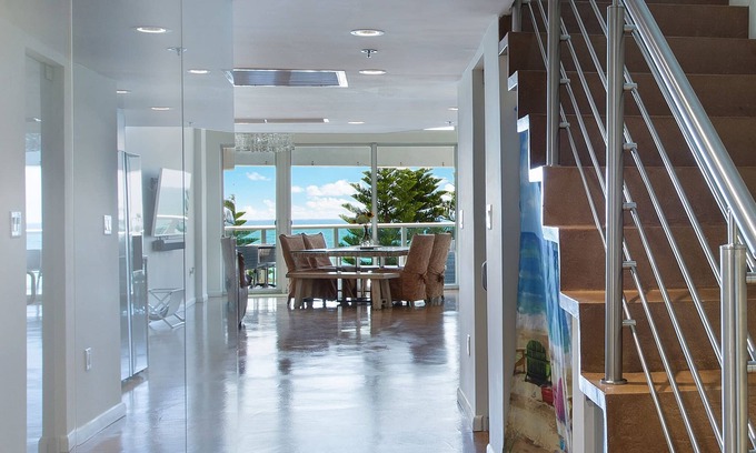 Mid Beach Condo | Beautiful Townhouse with Beachfront Access to Boardwalk to Miami South Beach.