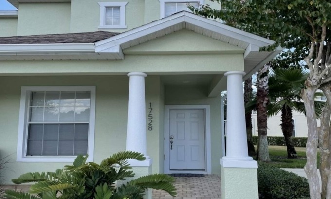 Four Corners House | Beautiful Townhouse with Splash Pool Close to Orlando Attractions