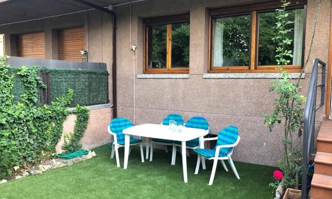 Jaca House | Beautiful townhouse with garden and cellar with fireplace.