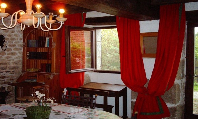 Savennes Cottage | Beautiful traditional Creuse house near Guéret