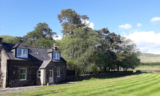 Sanquhar Cottage | Beautiful Traditional secluded country cottage, Fantastic view!