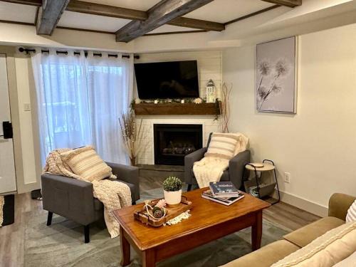 Collingwood House | Beautiful tranquil centrally located condo