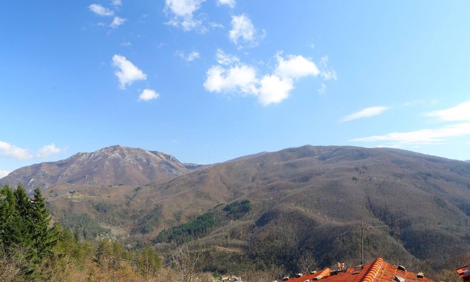 Casoli House | Beautiful Tuscan hamlet retreat, above Bagni di Lucca, with amazing views.