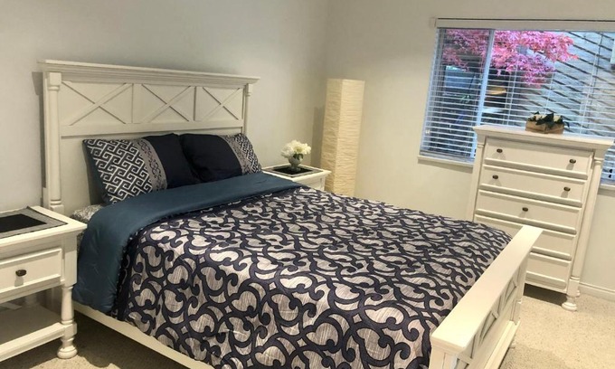 Central Lonsdale House | Beautiful Two Bedroom Suite