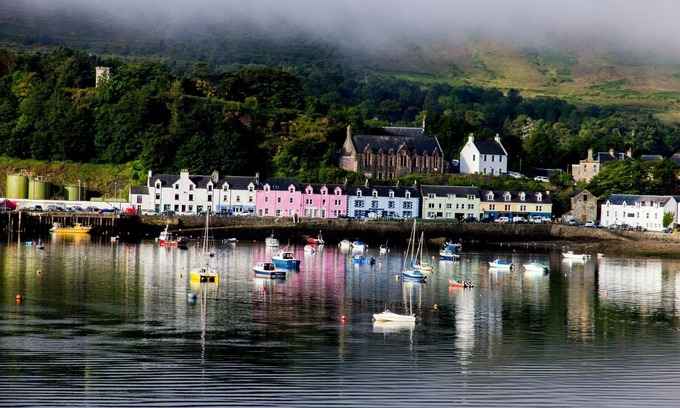 Achachork House | BEAUTIFUL TWO BEDROOM HOME LOCATED IN PORTREE HARBOUR STEPS AWAY FROM THE SEA