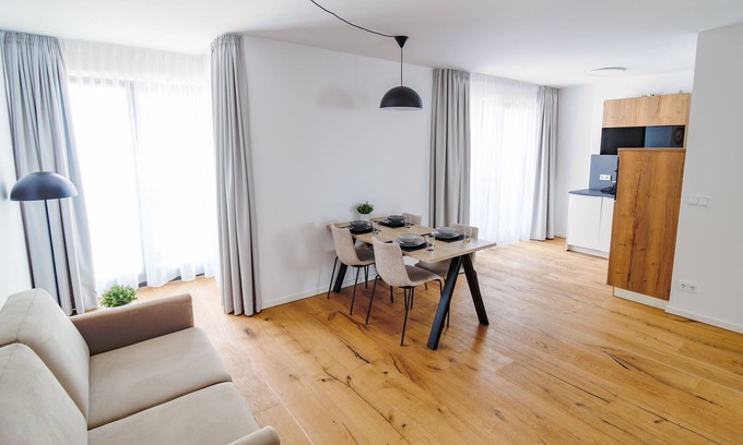 Friedrichshain Apartment | Beautiful two-room apartment on the 4th floor with lots of space