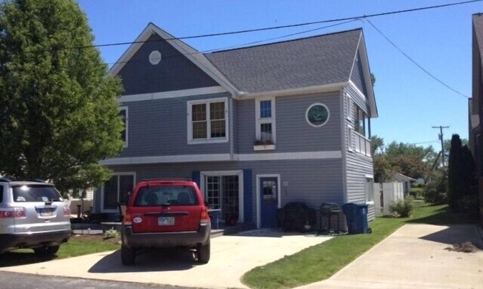 Gypsum House | Beautiful Two Story Gem Beach Vacation Home - Walk to Beach