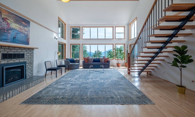 Squamish House | Beautiful Unique One of A Kind Glacier View Home