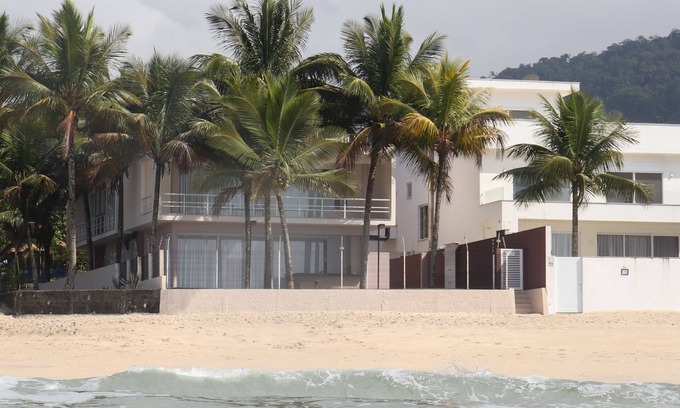 Maranduba House | Beautiful upscale house standing on the sand (4 suites and large gourmet sea view area)