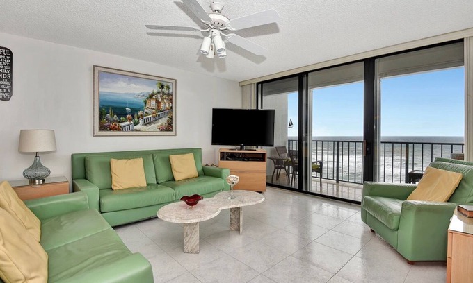 Bridgeport Heights Condo | Beautiful two bedroom condo