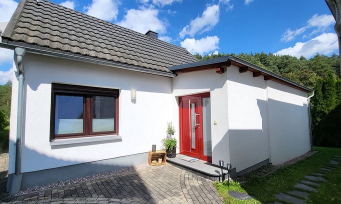 Unterwellenborn House | Beautiful vacation home with a view of the countryside and close to the outdoor pool