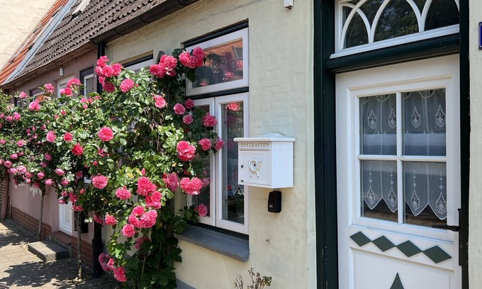 Friedrichstadt House | Beautiful vacation home directly on the canal
