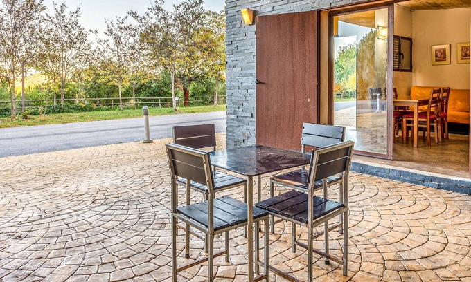 Villa del Rey Apartment | Beautiful vacation home with mountain views, ideal for the couple looking to experience nature.