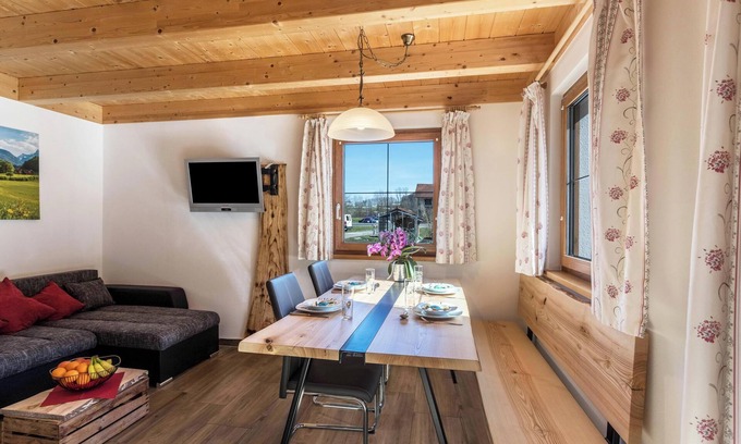 Teisendorf Apartment | Beautiful Vacation Apartment "Rupertiwinkl" with Wi-Fi
