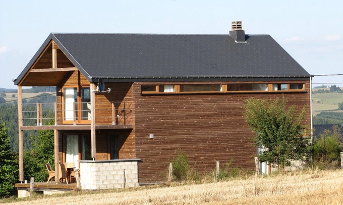Engreux House | Beautiful vacation home for 2 to 6 adults (and 2 children)