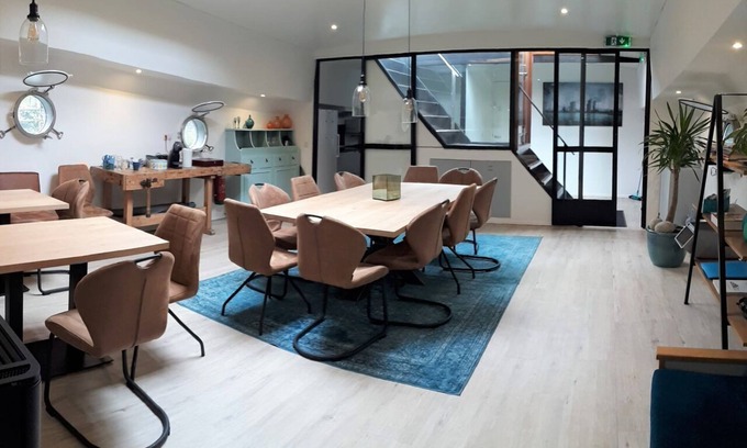 Stadsdriehoek Boat Rental | Beautiful vacation home on a houseboat with roof terrace