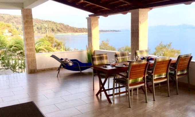 Stomorska House | Beautiful vacation home in the 1st row directly by the seaVilla Viktoria