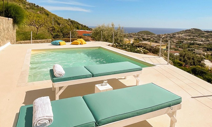 Succhivo House | Beautiful vacation home in panoramic position