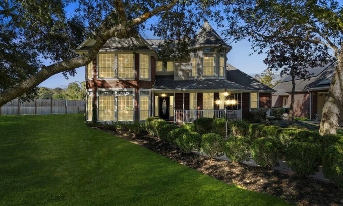 Alvin House | Beautiful Vacation Home ,Tropical Resort Pool with Waterfall and Heated Hot tub.