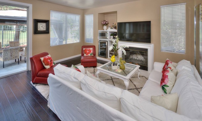Tustin House | Beautiful vacation home near Disneyland