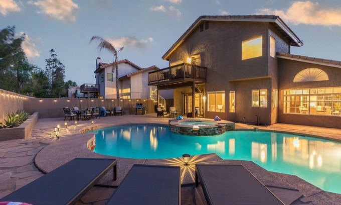 Val Vista Lakes House | Beautiful Val Vista Lakes Stunning Oasis, Amazing Pool + Spa, + 6 Beds