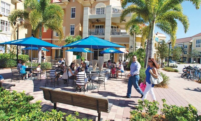 Immokalee Condo | Beautiful Varanda Condo located on Golf Course in a 24x7 secured Gated Community