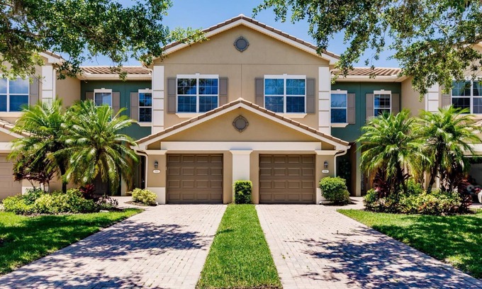 Fort Myers House | Beautiful Verandah Fort Meyers Florida We cannot accommodate short term notice.