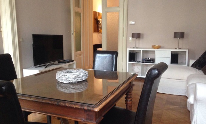 Josefstadt Apartment | Beautiful very centrally located apartment in a renovated old building