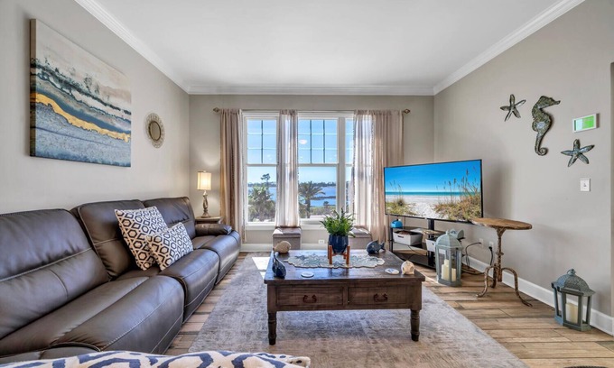 Upper Grand Lagoon Condo | ⭐Beautiful Views-Resort Pool-Spa-Reflections 402⭐