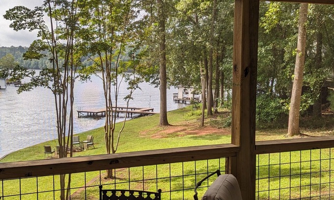 Milledgeville House | Beautiful view, great location - Dock, yard, fire pit - 3BR/2BA, two kings!