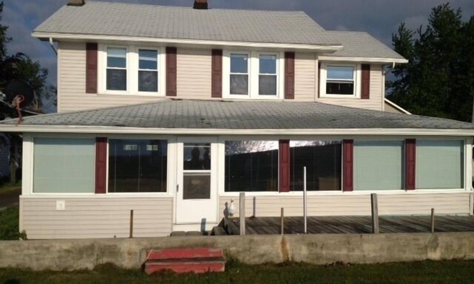 Luna Pier House | Beautiful View Of Lake Erie From Every Room Of The House/Sleeps 8